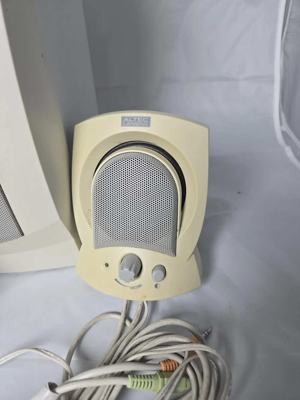 Vintage 2.1 Desktop Speaker System - Ivory